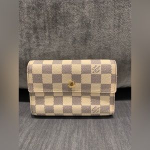 Louis Vuitton Medium Wallet